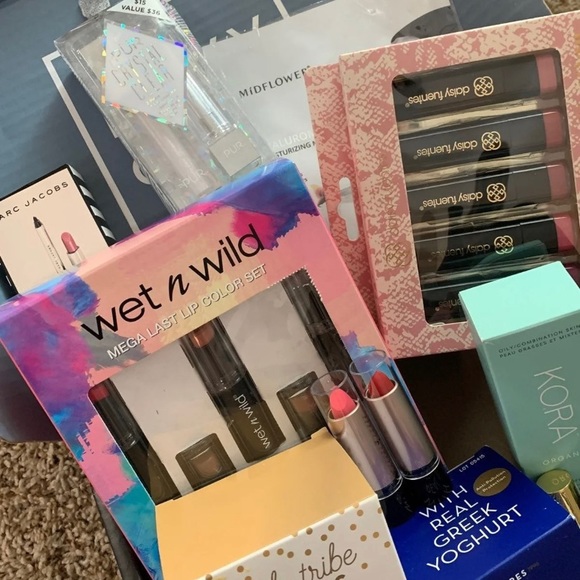 Makeup Bundle - Picture 3 of 4